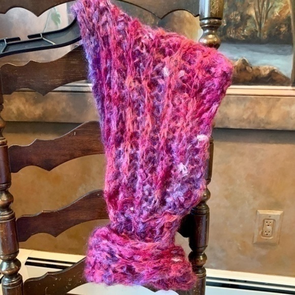✨💖 Hand Knit 🧶 Ombré Fuzzy Hood w Attached Scarf ✨ - Picture 8 of 10